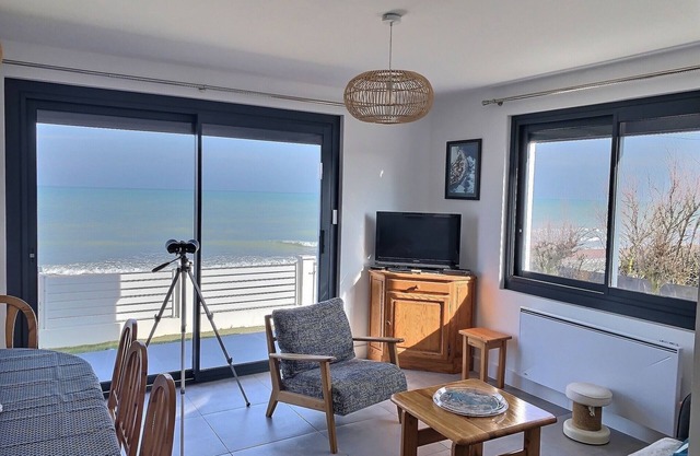 Villa de la Plage, Front de mer