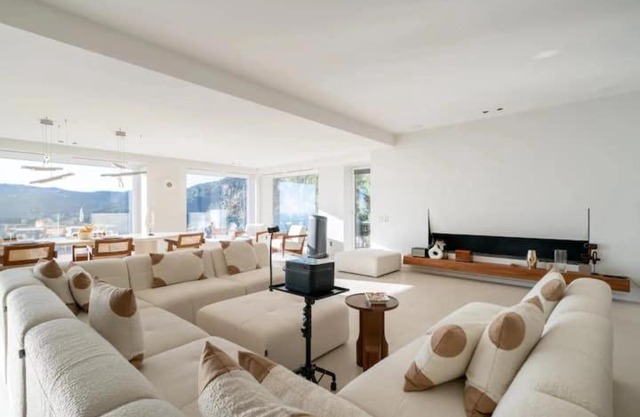 Villa de luxe avec vue panoramique sur la mer et Monaco