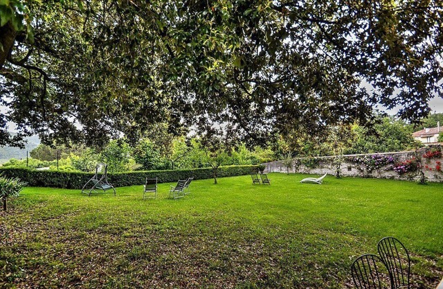 Villa delle Signorine: An elegant and welcoming three-story villa situated in a quiet location, surrounded by a wonderful garden, with Free WI-FI.