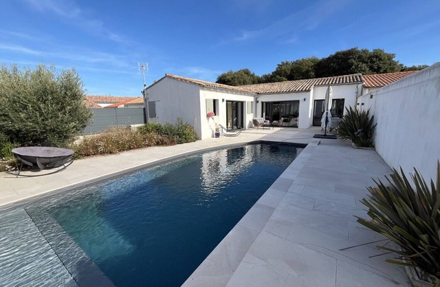 Villa des Chênes Verts : villa with heated pool for up to 8 people.