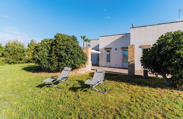 Villa 'Dimora Balu' with Sea View, Wi-Fi and Air Conditioning