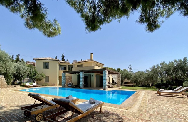 Villa Diotima (with swimming pool) 50m from sea