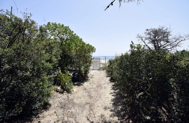 Villa direct access to the beach and big garden