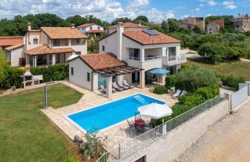 Villa Dolcevita at Barat with private pool