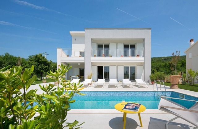 Villa Dora - Four Bedroom Villa, Sleeps 9
