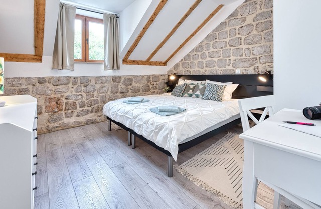 Villa Dovecote with Private Sauna, Jacuzzi & Gym