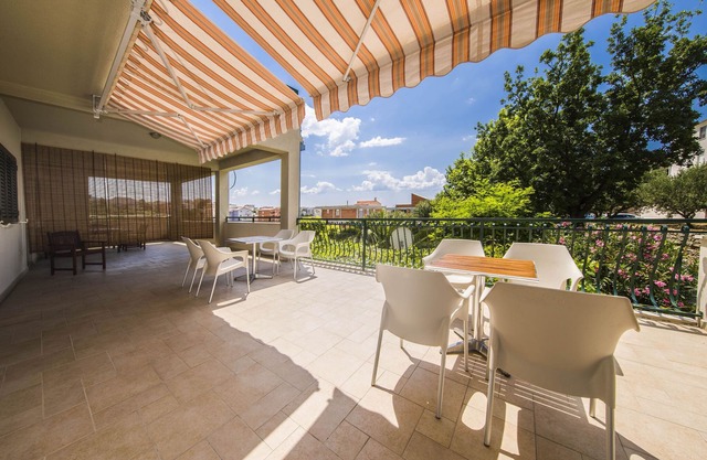 Villa Dvori Viškovi-Seven Bedroom Villa with Swimming Pool