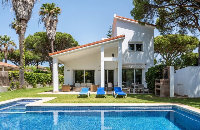 Villa 'El Cenador - Solo Familias' with Private Pool, Wi-Fi and Air Conditioning