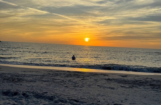 Villa El Doral, 5 minutes from Naples Beach and Downtown Naples.