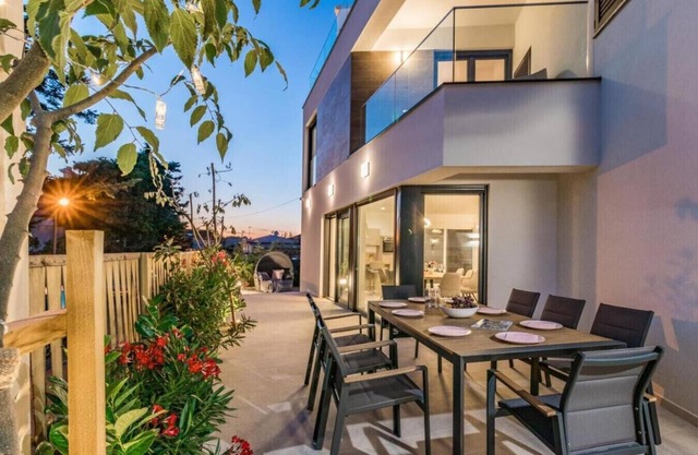 Villa Elena Deluxe in Fažana for 8 people with whirlpool & private pool only 400 m from the beach