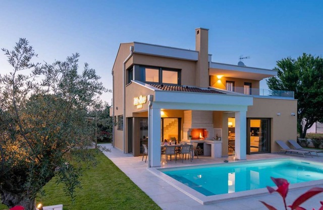 Villa Elena Porec with swimming pool, 3 km from the sea