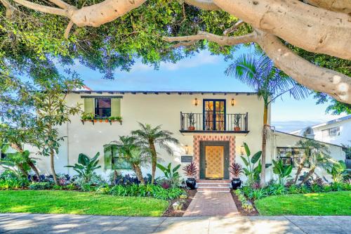 Villa Encanto- LUXE Spanish Villa with 6 KING Bedrooms, Courtyard and New Game Room
