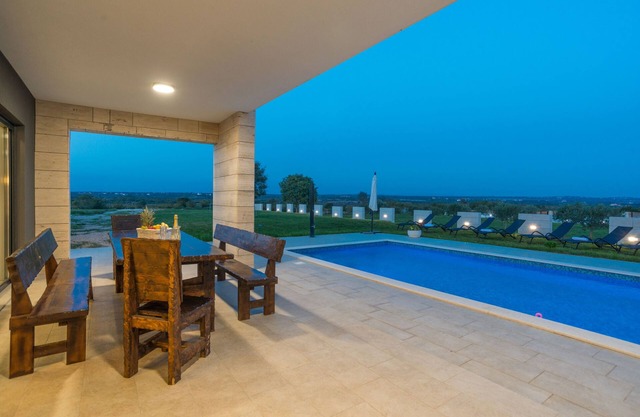 Villa F&A, 4 en-suite bedrooms, gym, big garden, private pool, rural