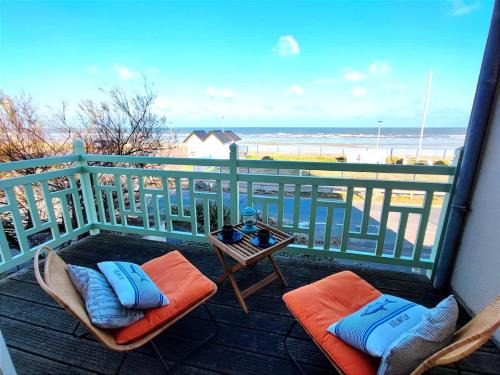 Villa facing beach and sea in Normandy