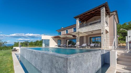 Villa Faloniga by Villas Holiday