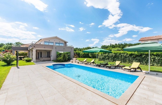 Villa Fantasia with heated pool and Whirlpool