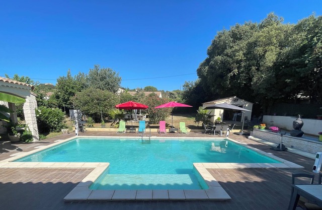 Villa Fleuri sur Grand Terrain au Calme Sans vis à vis Avec Piscine et Jacuzzi