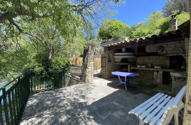 Villa Fontaine-de-Vaucluse, 2 bedrooms, 4 persons