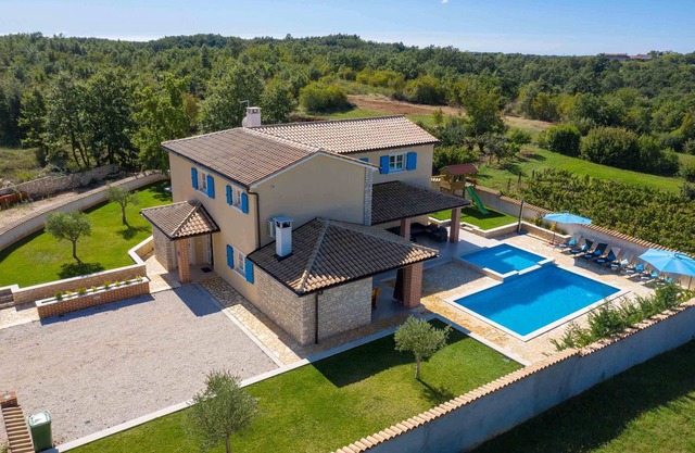 Villa for 10 people with pool and hydromassage