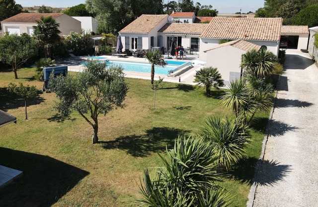 Villa for 6 people with heated swimming pool 900m from the ocean, FULL SOUTH
