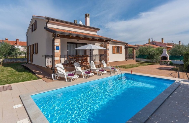 Villa for up to 6 guests with a private garden and pool