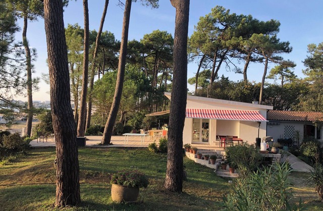 Villa facing the sea with wooded park in Saint-Georges-de-Didonne 🌴🌊