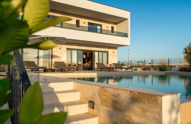 Villa Freedom - Five Bedroom with Balcony