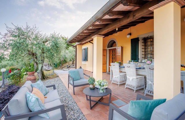 Villa Gabry Farmhouse with Incredible View on the Hills close to Lucca Town Centre