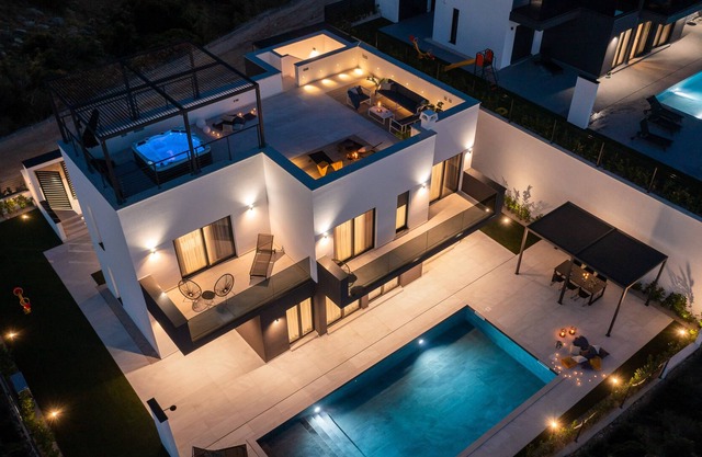 Villa Gaia with Heated Pool, Gym, Sauna & Jacuzzi