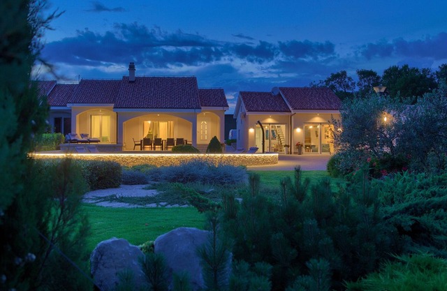 Villa Gardena with heated pool (Kvarner - Vrh)