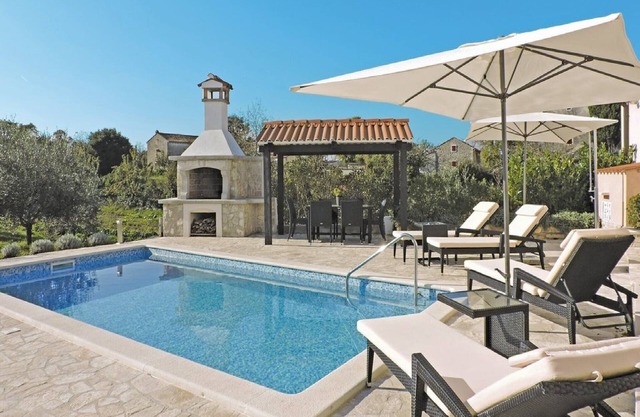 Villa Gea - Three Bedroom with Swimming Pool