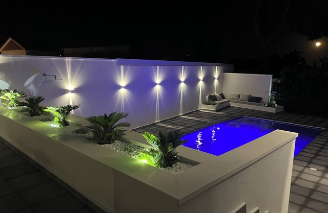 Villa Giuliana luxury home: swimming pool, solarium, barbecue. A few steps from the sea