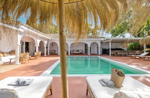 Villa Golondrina -3bd Family Villa -Pool & Views!