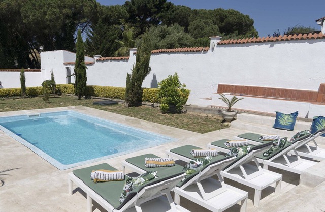 VILLA GRACIA LUX 1, BEAUTIFUL HOUSE IN NATURE AND CLOSE TO SEA, POOL AND TENNIS.