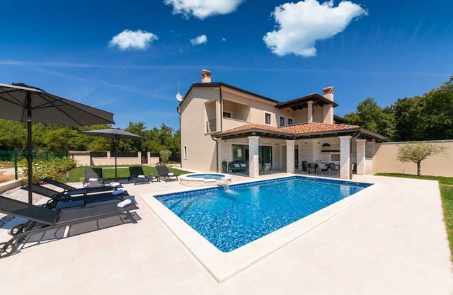 Villa GreenBlue with pool