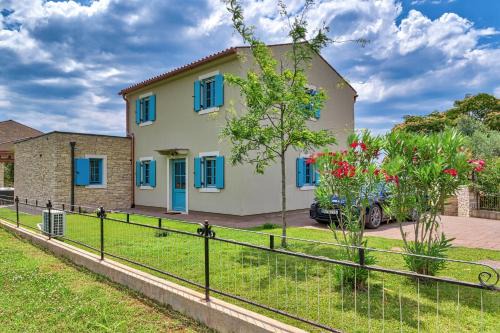 Villa Griota for 8 people near Umag with private pool, jacuzzi & sea view - pet friendly