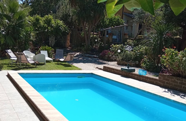 Villa ; Guest accommodation in independent wing