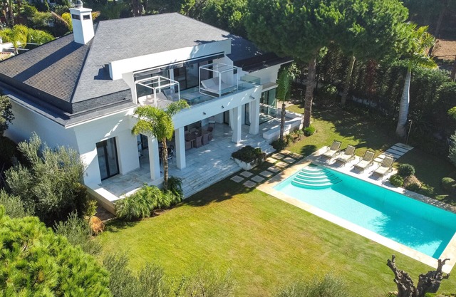Villa 'Hacienda Las Chapas' with Private Pool, Wi-Fi and Air Conditioning