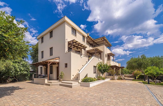 Villa Haya - studio apartment MASLINA with heated pool