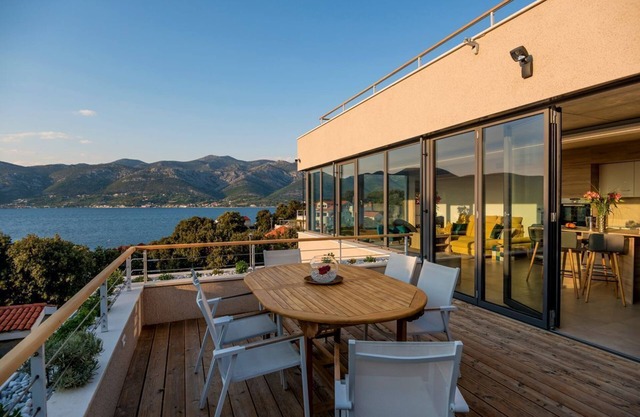 Villa Heaven - Three Bedroom Villa, Sleeps 6