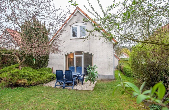 Villa in Arcen with bath and combi microwave