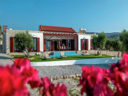 Villa in Arkadi with Pool near the Sea