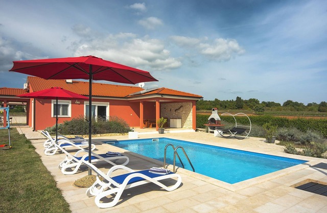 Villa in Barban near Beach & Pool