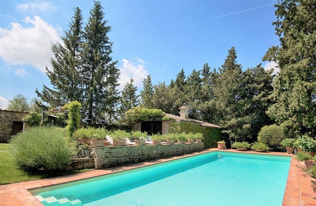 Villa in Castellina w Pool Garden Winery