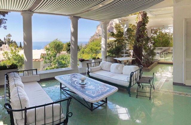 Villa in Capri with 4 bedrooms sleeps 10