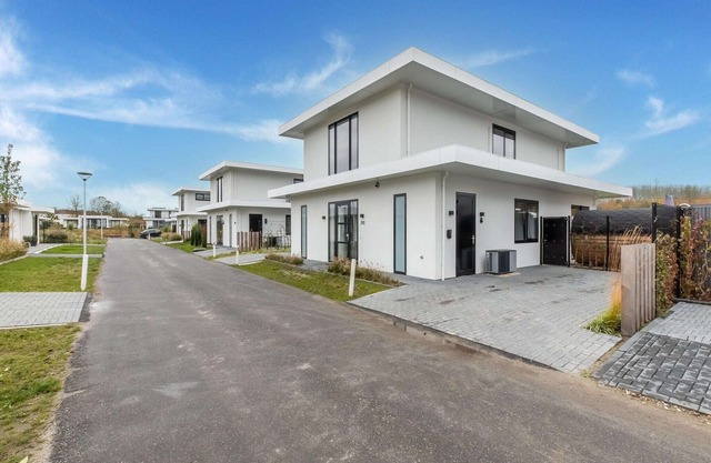 Villa in Flevoland by Veluwe Lake