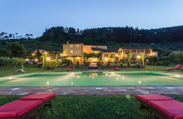 Villa in Lucca with 8 bedrooms sleeps 15