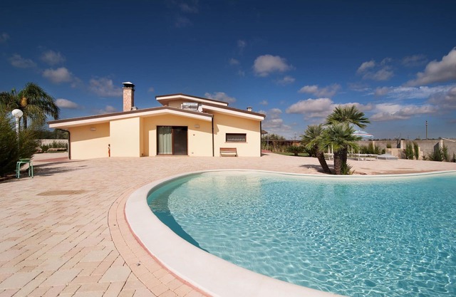 Villa in Melissano with 4 bedrooms sleeps 12