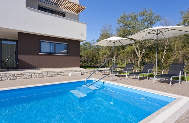 Villa in Novigrad with Pool & Rooftop Terrace