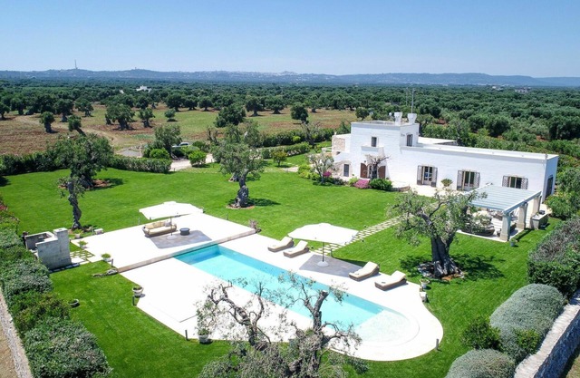 Villa in Ostuni with 4 bedrooms sleeps 8